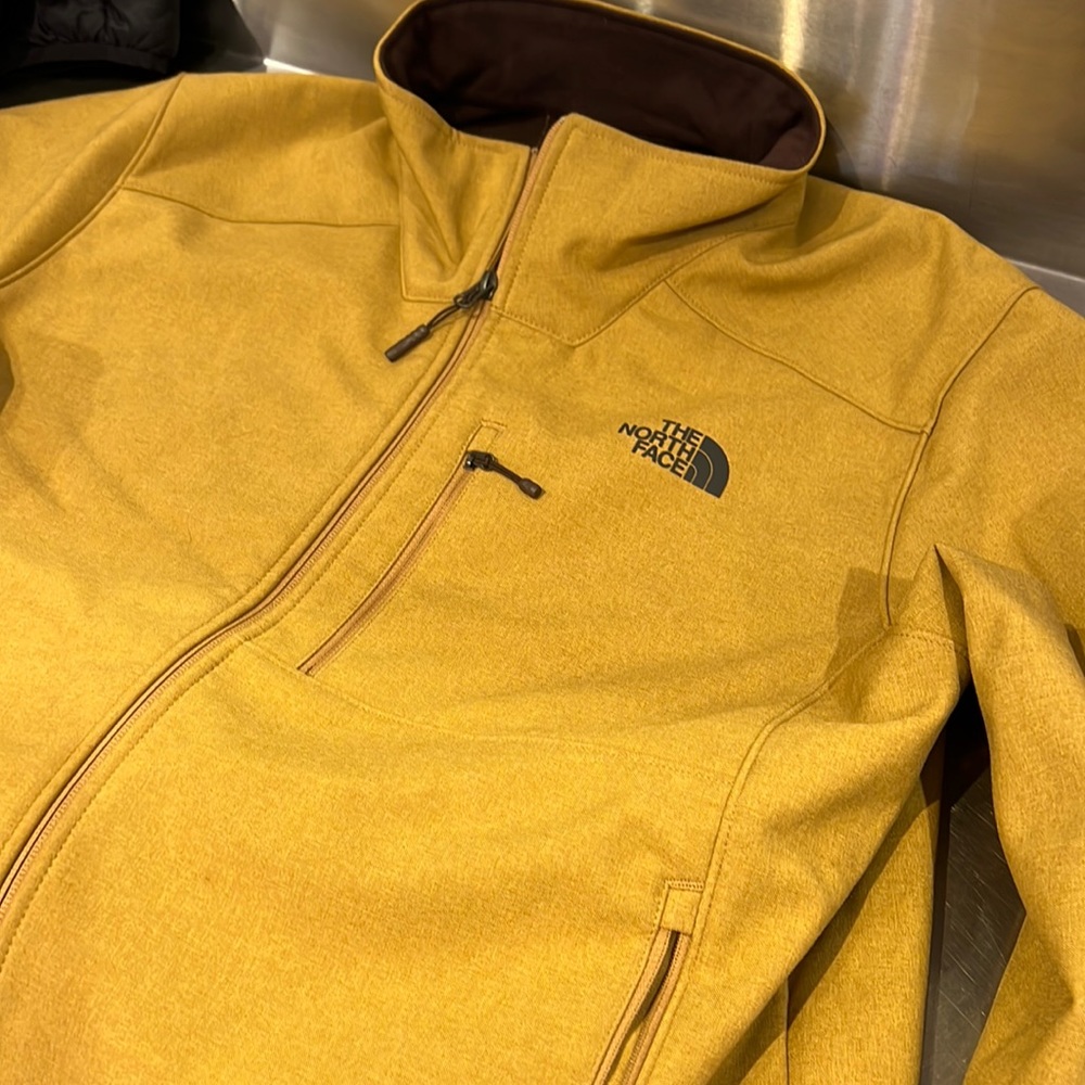 The North Face men’s fleece lined wind stopper jacket